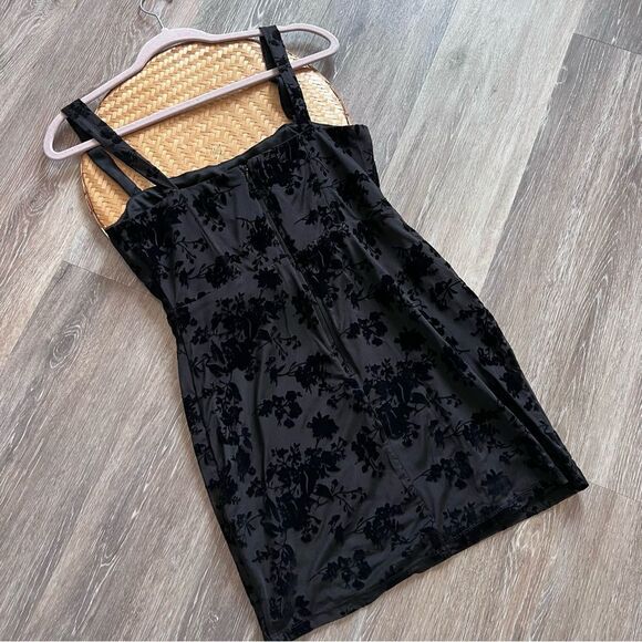 Lulus black mesh velvet burnout mini dress women’s size M - Picture 8 of 8